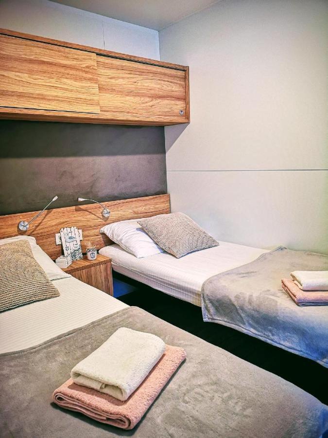 J & R Mobile Homes Biograd Na Moru Extérieur photo